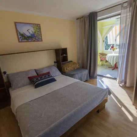 In With Sea View, Balcony, Air Conditioning, Wifi Apartament Pakoštane